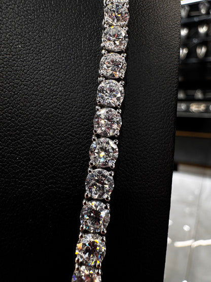 Close-up of solid gold lab diamond tennis chain featuring 50 pointer diamonds with brilliant shine
