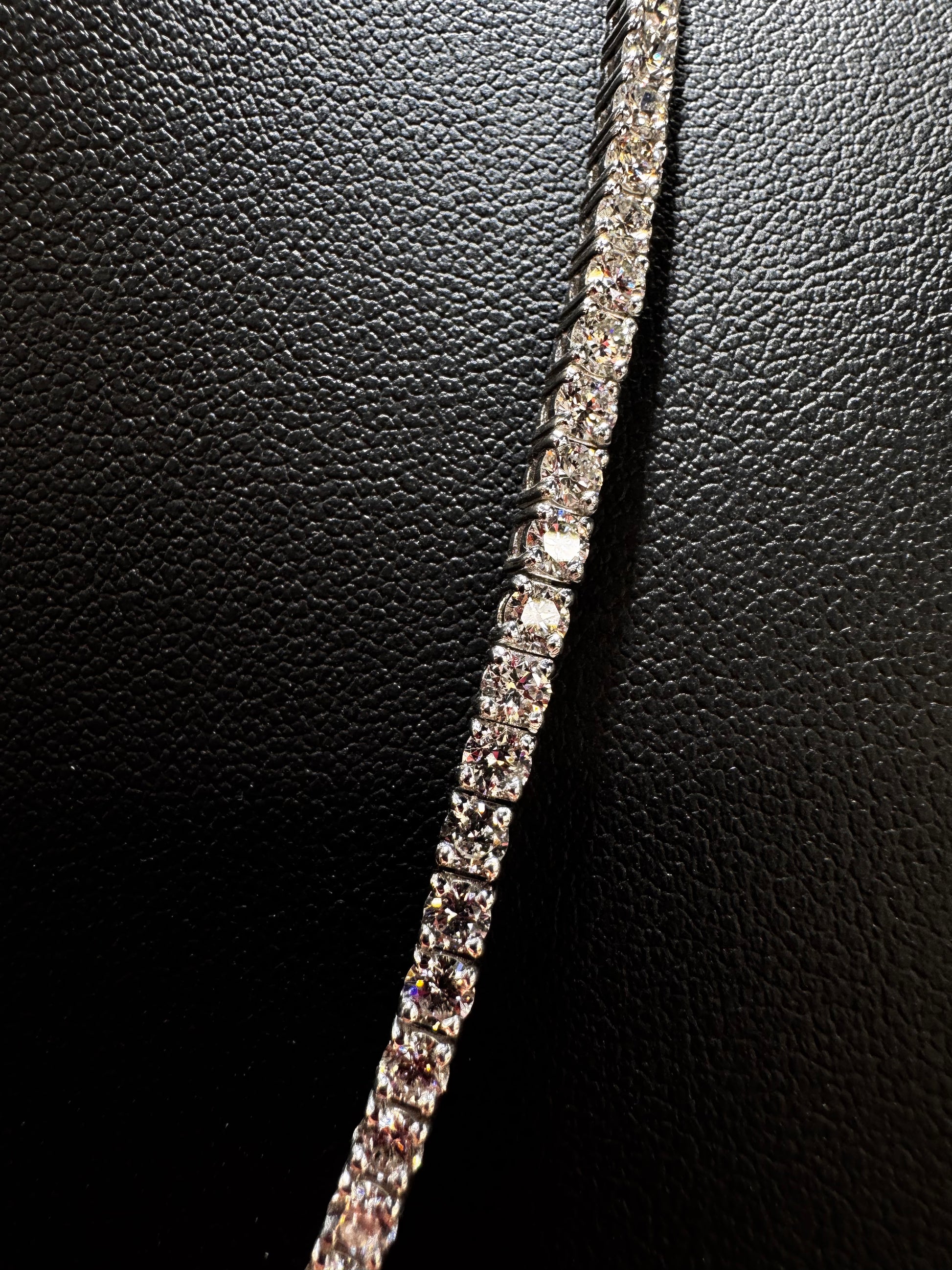 Close-up view of .925 silver 7 pointer lab diamond tennis chain highlighting the sparkle and detailed craftsmanship