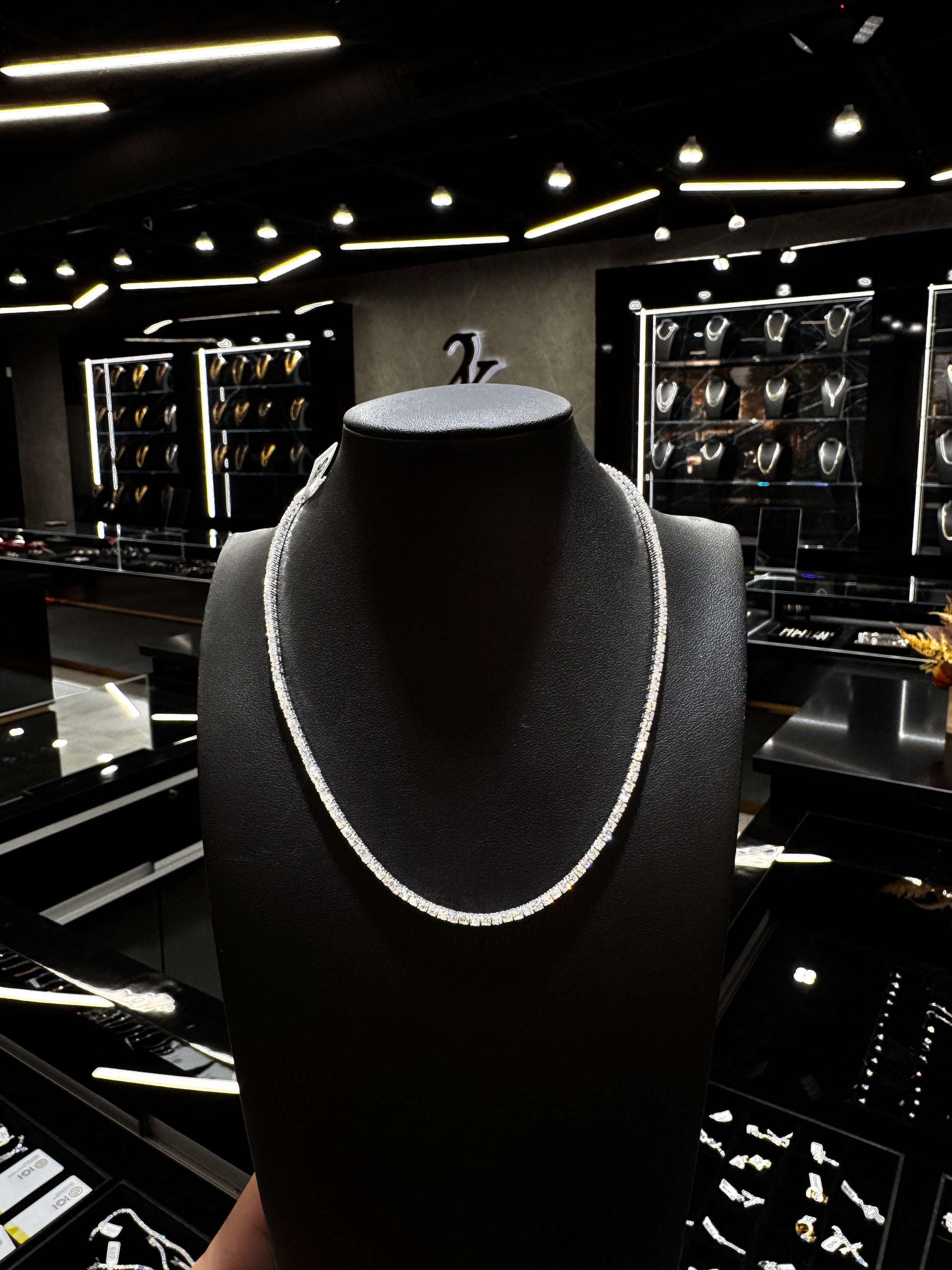 “.925 silver 5 pointer lab diamond tennis chain displayed against a clean background with radiant shine